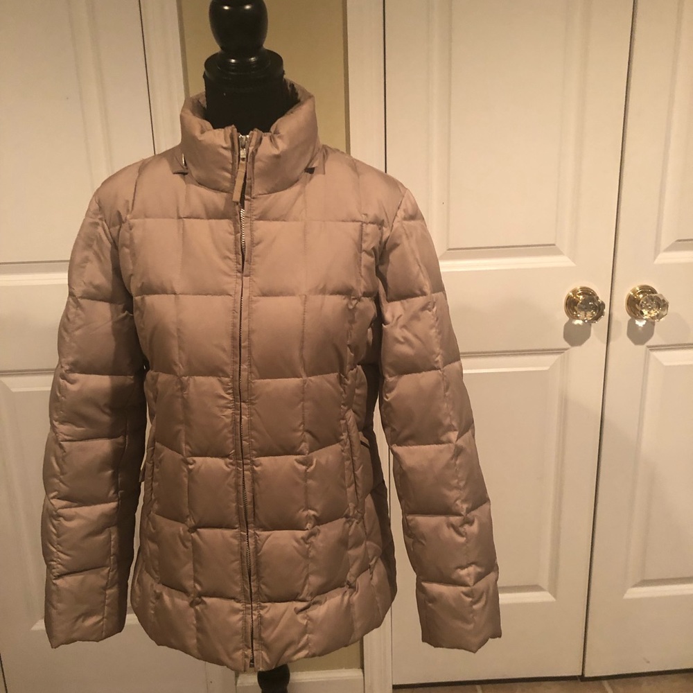 Gap, Medium, Tan